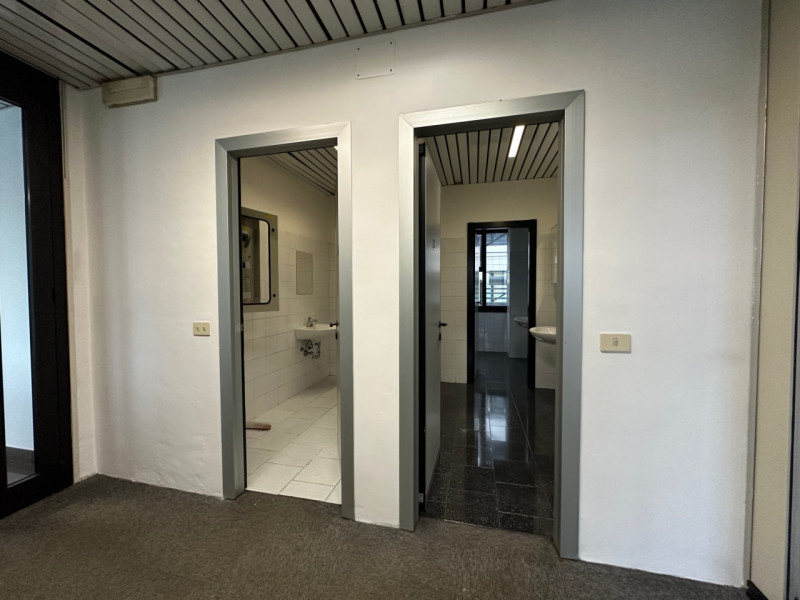 Immagine 9 di Laboratorio in affitto  in Via IV Novembre a Settimo Milanese