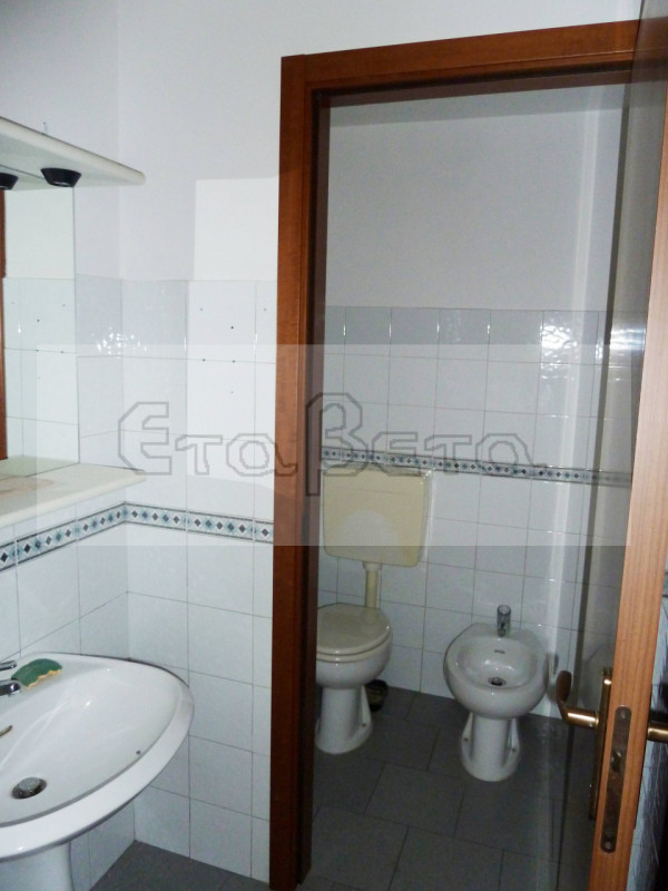 Immagine 13 di Ufficio in vendita  in Corso Stati Uniti a Padova