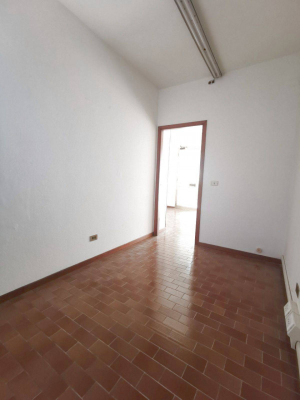 Immagine 5 di Negozio in affitto  in via P.B. Longo a Curtarolo