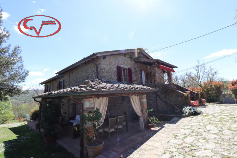 Immagine 2 di Villa in vendita  in vald'ambra a Bucine