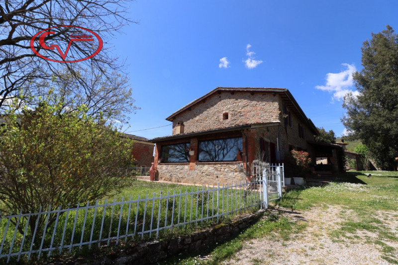 Immagine 3 di Villa in vendita  in vald'ambra a Bucine