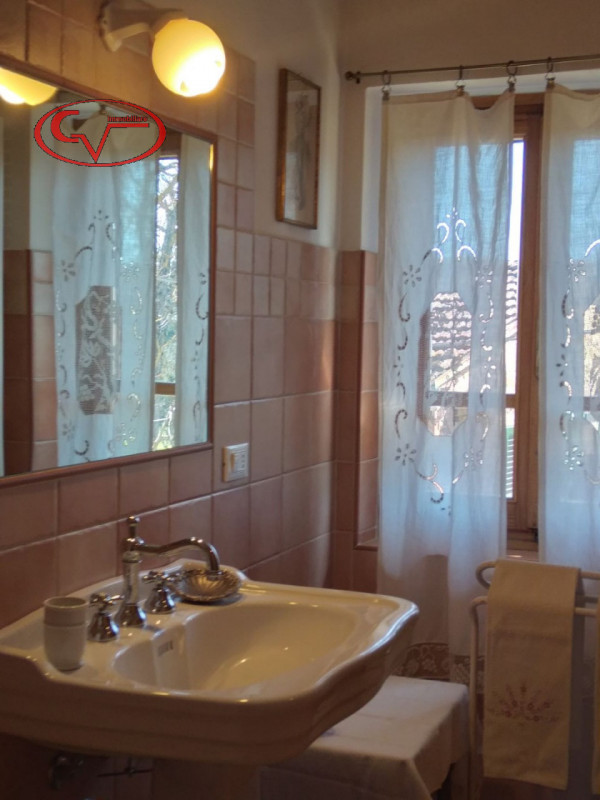 Immagine 10 di Villa in vendita  in vald'ambra a Bucine