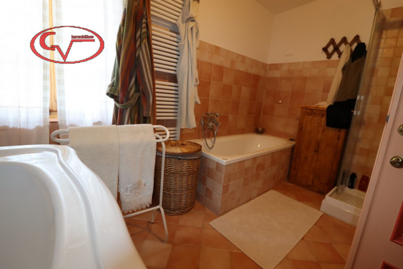 Immagine 39 di Villa in vendita  in vald'ambra a Bucine