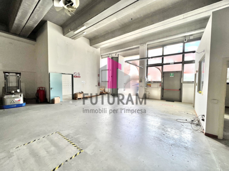 Immagine 4 di Capannone industriale in affitto  in STRADA DEI PIZZOLATI a Vicenza