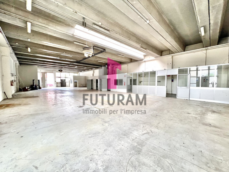 Immagine 9 di Capannone industriale in affitto  in STRADA DEI PIZZOLATI a Vicenza