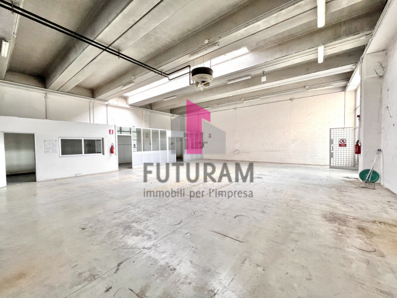 Immagine 10 di Capannone industriale in affitto  in STRADA DEI PIZZOLATI a Vicenza