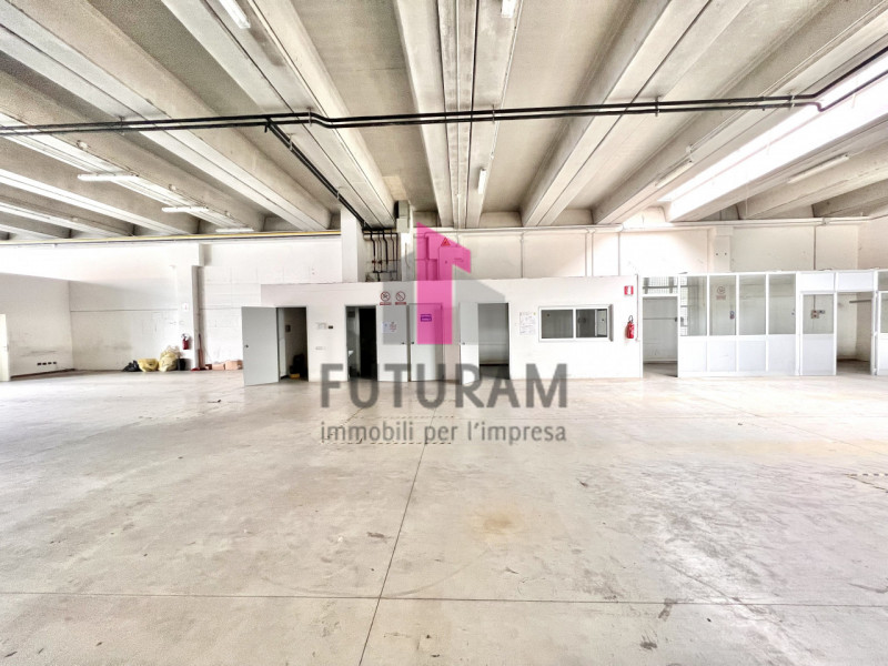 Immagine 11 di Capannone industriale in affitto  in STRADA DEI PIZZOLATI a Vicenza