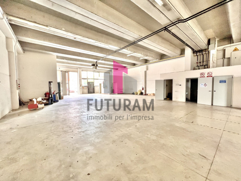 Immagine 12 di Capannone industriale in affitto  in STRADA DEI PIZZOLATI a Vicenza