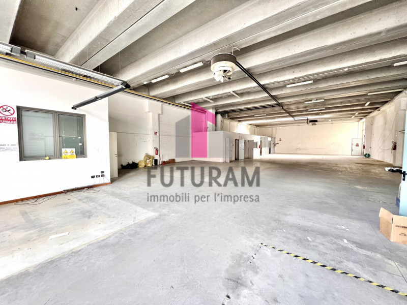 Immagine 13 di Capannone industriale in affitto  in STRADA DEI PIZZOLATI a Vicenza
