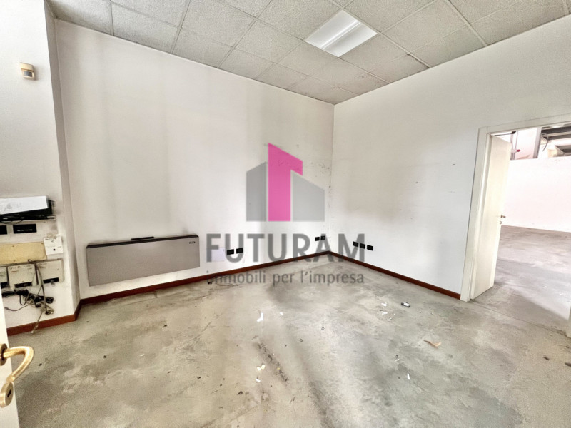 Immagine 15 di Capannone industriale in affitto  in STRADA DEI PIZZOLATI a Vicenza