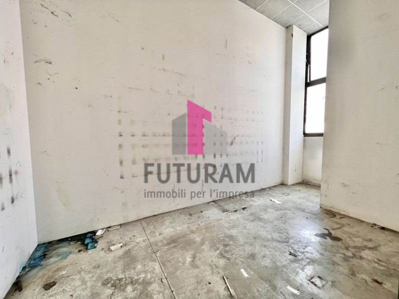 Immagine 17 di Capannone industriale in affitto  in STRADA DEI PIZZOLATI a Vicenza