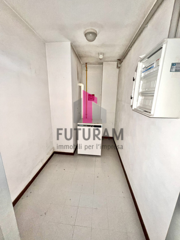 Immagine 18 di Capannone industriale in affitto  in STRADA DEI PIZZOLATI a Vicenza