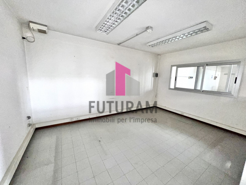 Immagine 19 di Capannone industriale in affitto  in STRADA DEI PIZZOLATI a Vicenza