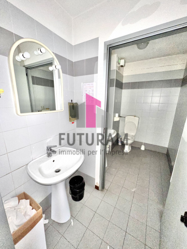 Immagine 23 di Capannone industriale in affitto  in STRADA DEI PIZZOLATI a Vicenza