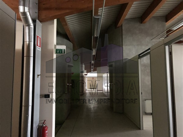 Immagine 7 di Ufficio in vendita  a Vicenza