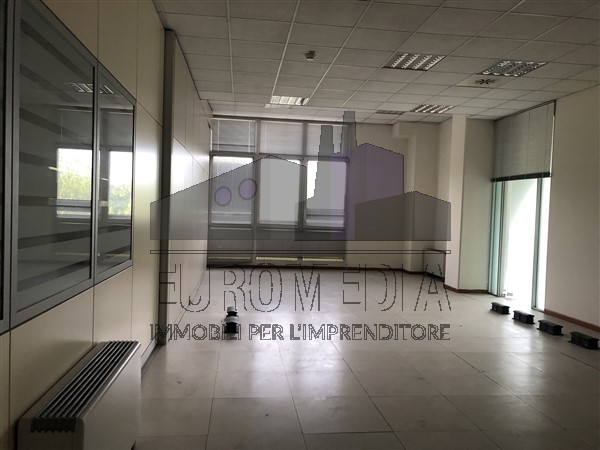 Immagine 7 di Ufficio in vendita  a Vicenza