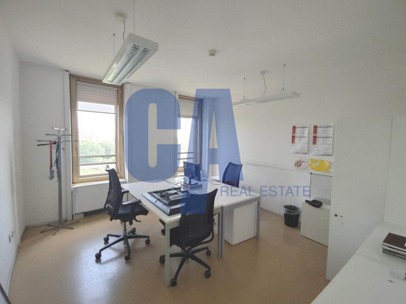 Immagine 2 di Ufficio in affitto  in PIAZZA MONTE TITANO a Milano