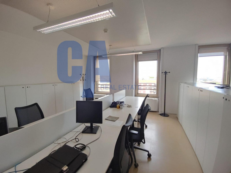 Immagine 4 di Ufficio in affitto  in PIAZZA MONTE TITANO a Milano