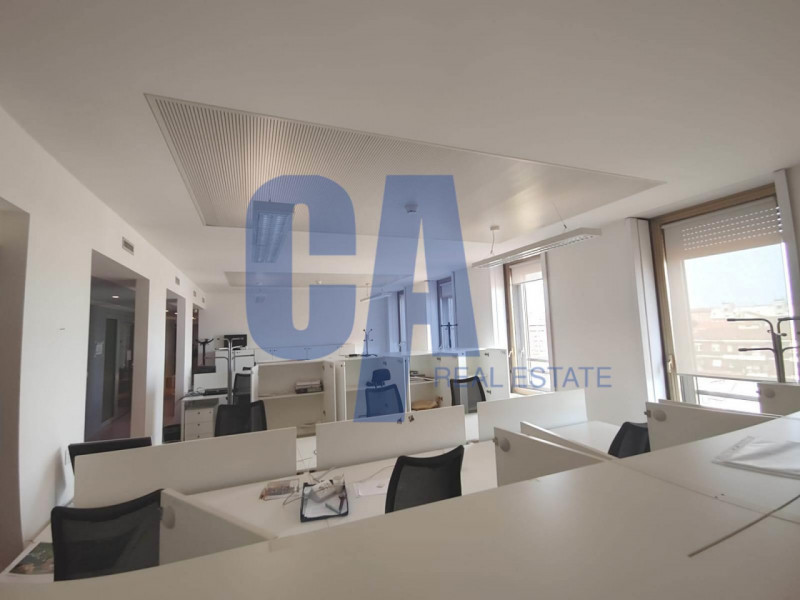 Immagine 12 di Ufficio in affitto  in PIAZZA MONTE TITANO a Milano