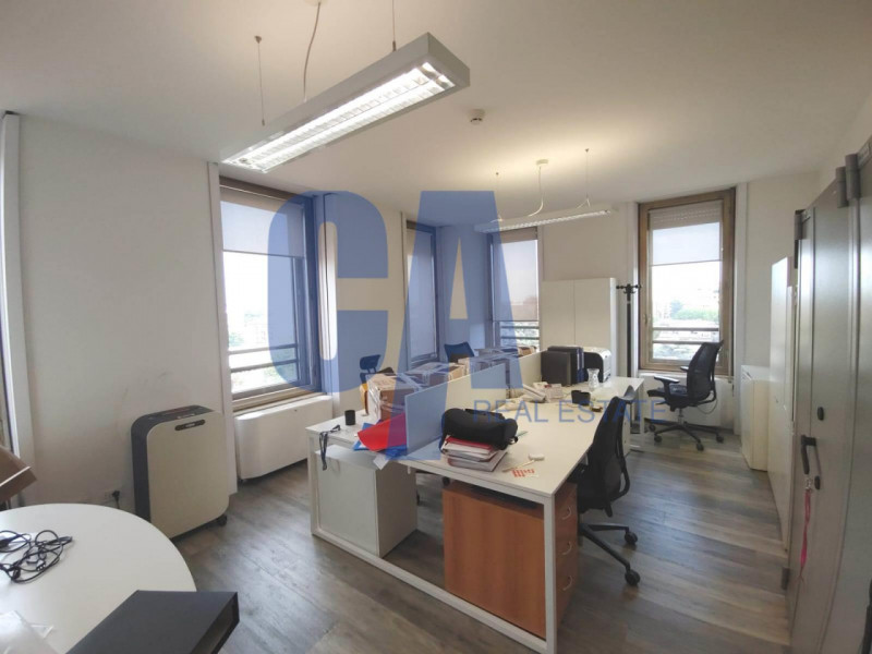 Immagine 13 di Ufficio in affitto  in PIAZZA MONTE TITANO a Milano