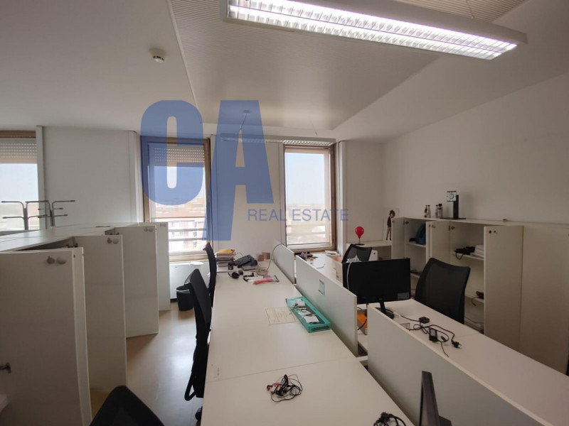 Immagine 15 di Ufficio in affitto  in PIAZZA MONTE TITANO a Milano