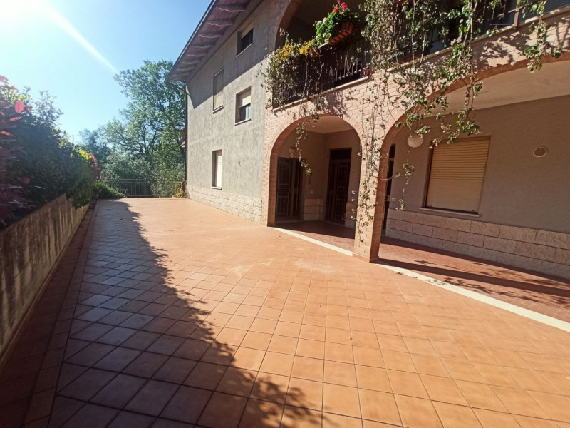 Immagine 2 di Appartamento in vendita  in Via Giuseppe Garibaldi a Castiglione Del Lago