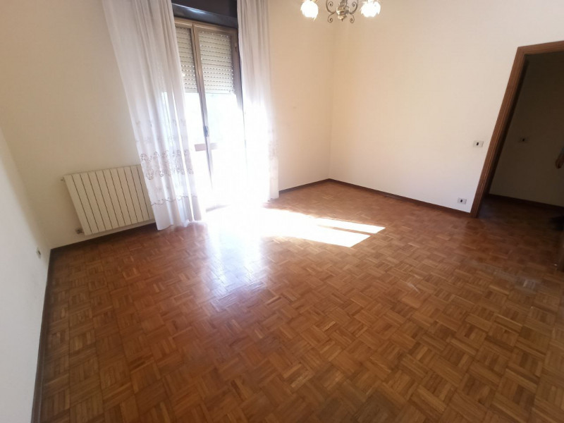 Immagine 14 di Appartamento in vendita  in Via Giuseppe Garibaldi a Castiglione Del Lago