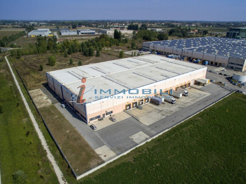 Immagine 2 di Magazzino in affitto  in VIA COSTITUZIONE a Rolo