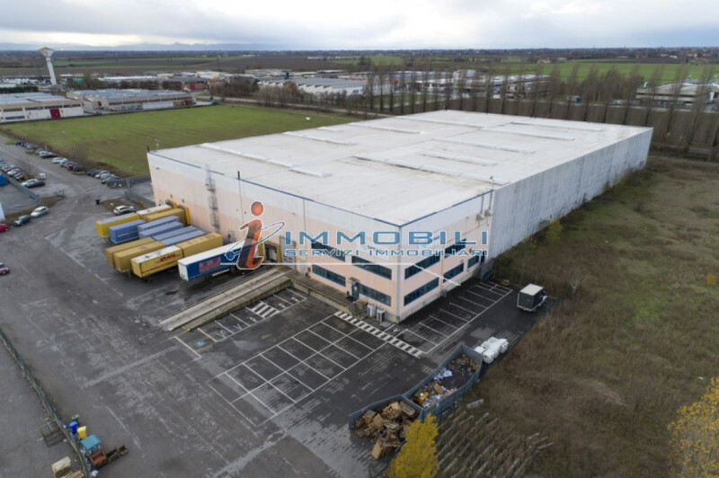 Immagine 5 di Magazzino in affitto  in VIA COSTITUZIONE a Rolo