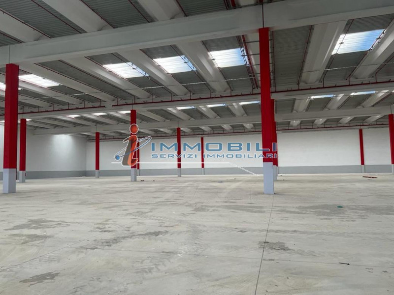 Immagine 21 di Magazzino in affitto  in VIA COSTITUZIONE a Rolo