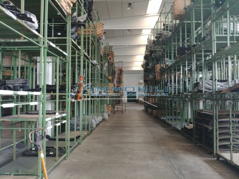 Immagine 14 di Laboratorio in affitto  in VIA STAFFORA a Opera