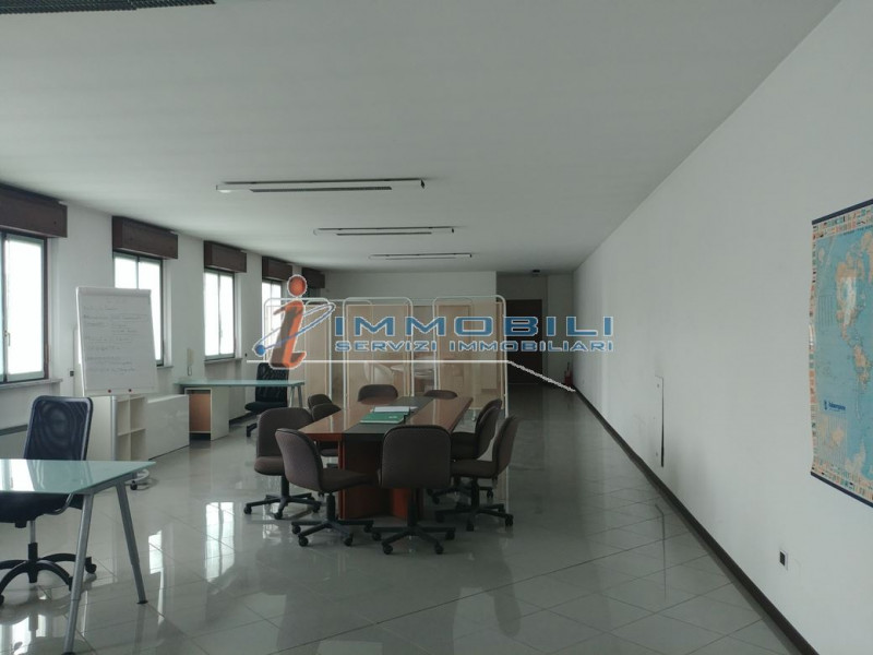 Immagine 22 di Laboratorio in affitto  in VIA STAFFORA a Opera