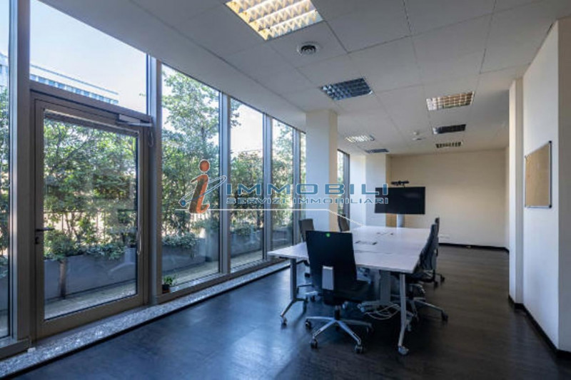 Immagine 5 di Ufficio in affitto  in VIA BARLETTA a Milano