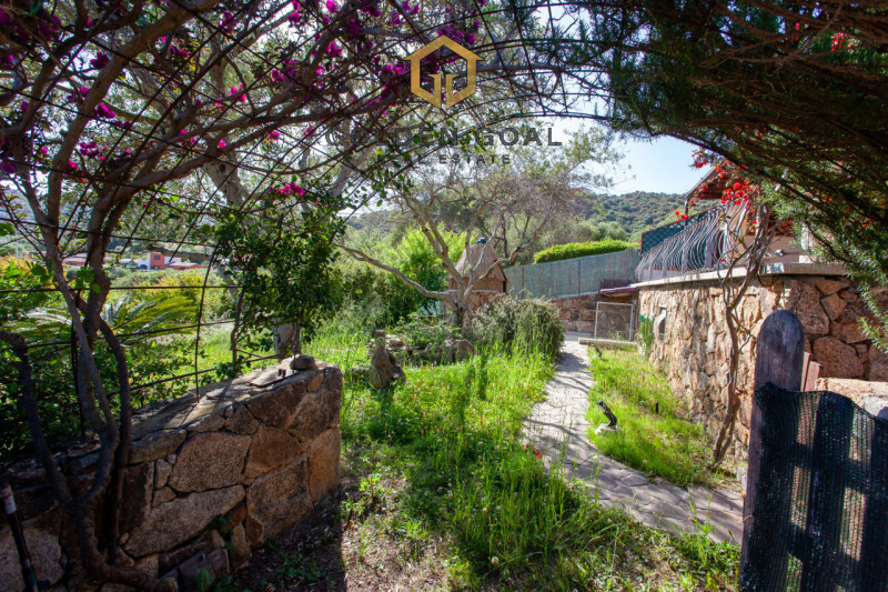 Immagine 26 di Villetta a schiera in vendita  in Via dei Giacinti a Budoni