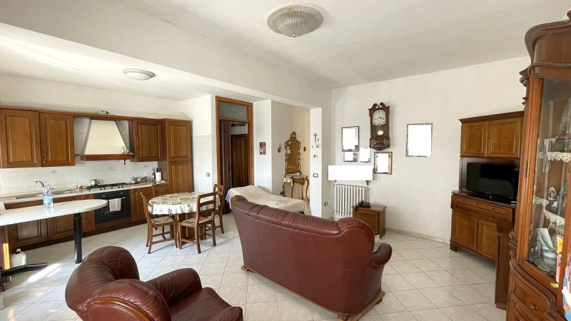 Immagine 11 di Appartamento in vendita  in Via Sottomarina a Chioggia