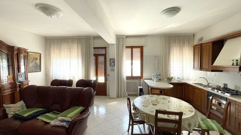 Immagine 12 di Appartamento in vendita  in Via Sottomarina a Chioggia