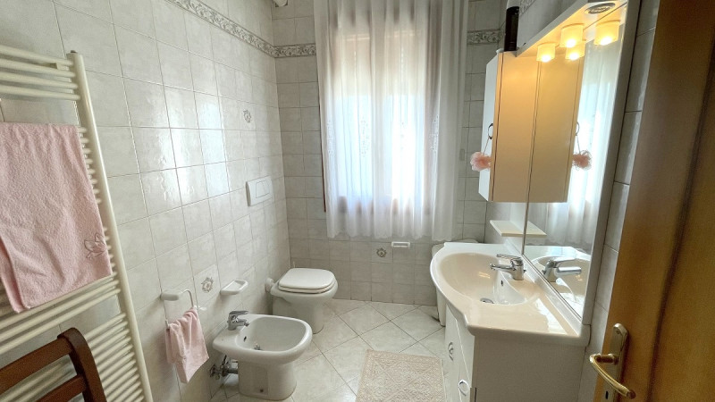 Immagine 18 di Appartamento in vendita  in Via Sottomarina a Chioggia