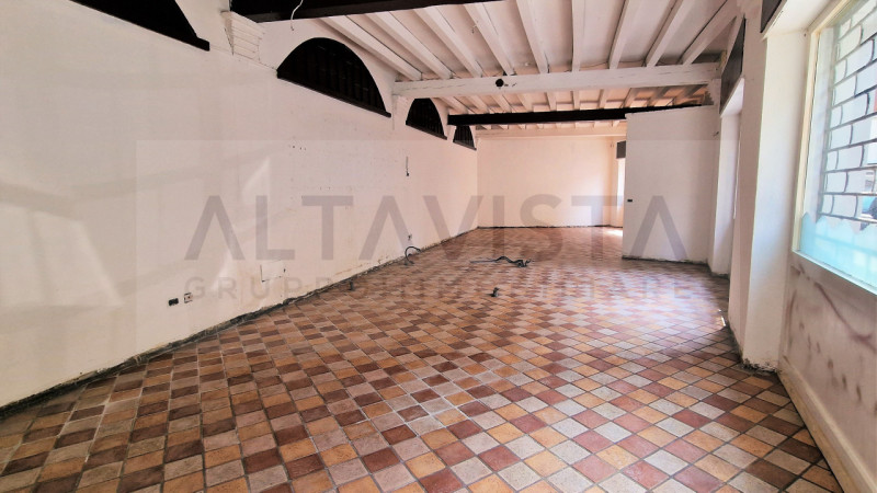 Immagine 6 di Negozio in affitto  in Via Santa Maria a Desenzano Del Garda