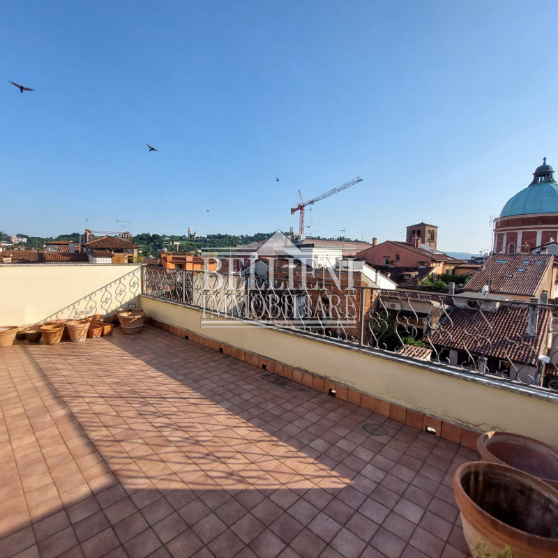 Immagine 2 di Attico in affitto  in piazza dei signori a Vicenza