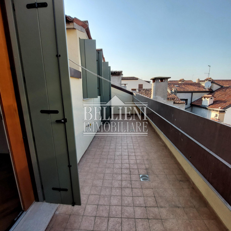 Immagine 11 di Attico in affitto  in piazza dei signori a Vicenza