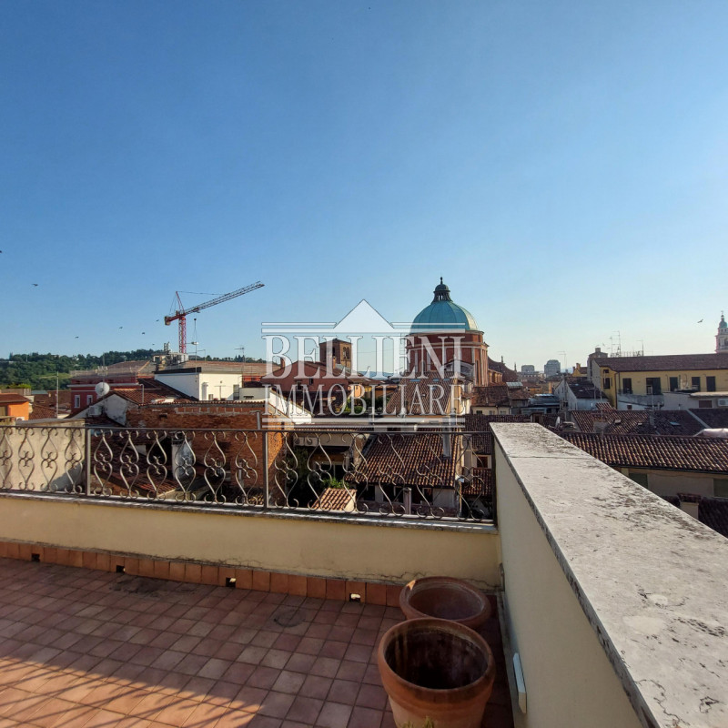 Immagine 13 di Attico in affitto  in piazza dei signori a Vicenza