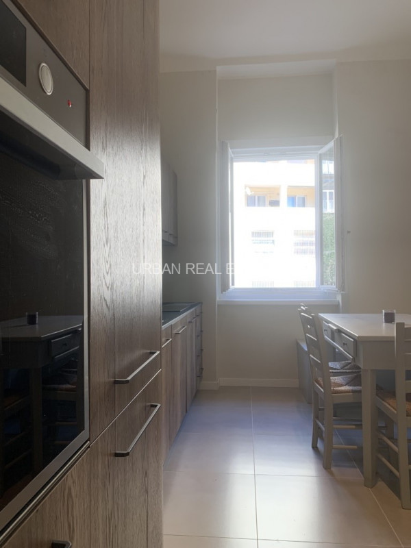 Immagine 12 di Appartamento in affitto  in Viale Miramare 37 a Trieste