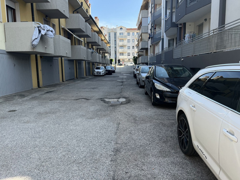 Immagine 2 di Posto auto in vendita  in Via Pigafetta a Chioggia
