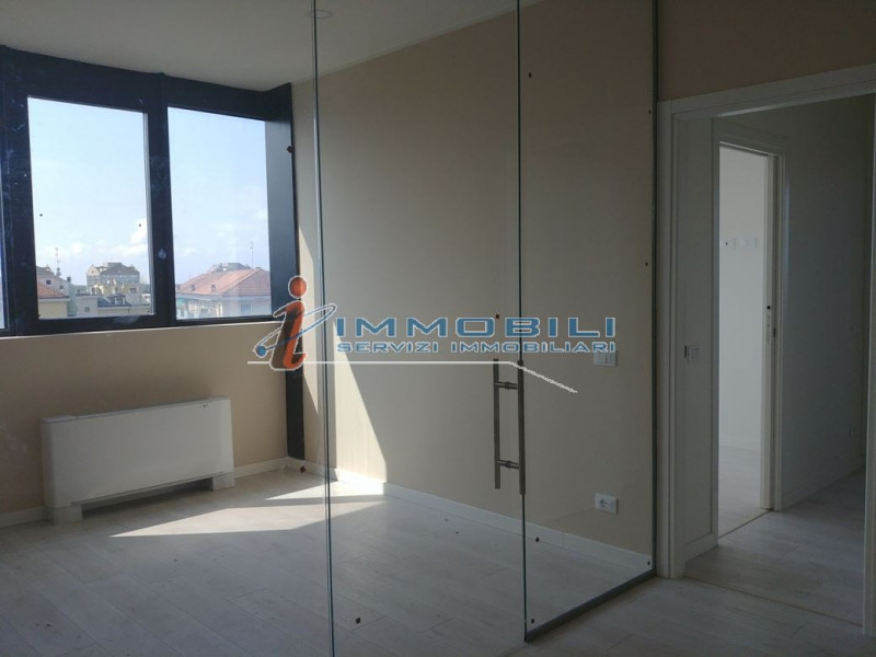 Immagine 13 di Appartamento in vendita  in VIA MUZIO ATTENDOLO SFORZA a Milano