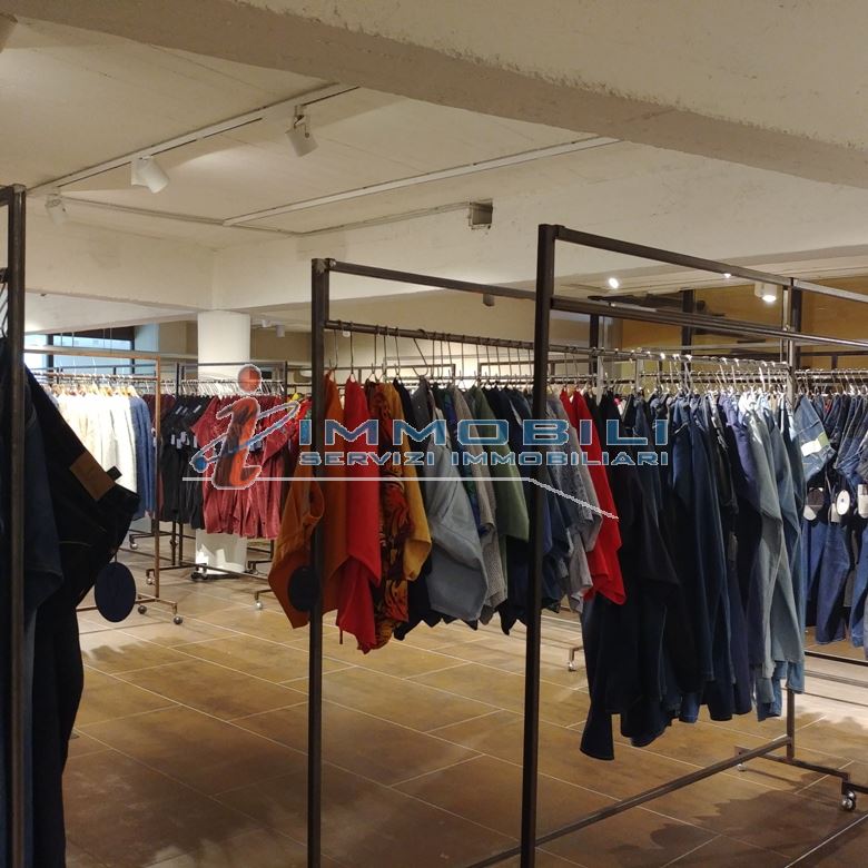 Immagine 8 di Laboratorio in affitto  in VIA CANDIANI GIUSEPPE a Milano