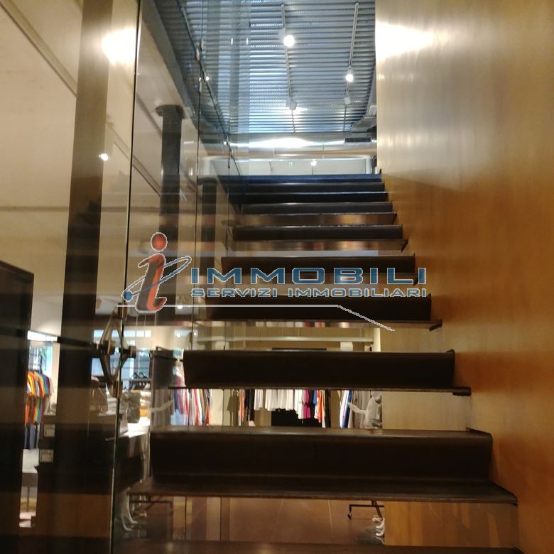 Immagine 11 di Laboratorio in affitto  in VIA CANDIANI GIUSEPPE a Milano