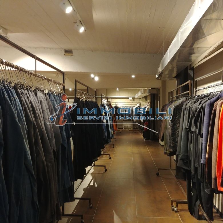 Immagine 21 di Laboratorio in affitto  in VIA CANDIANI GIUSEPPE a Milano