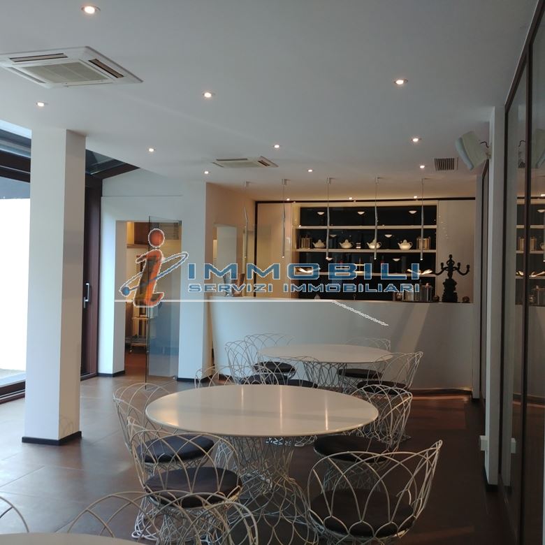 Immagine 4 di Laboratorio in vendita  in VIA CANDIANI GIUSEPPE a Milano