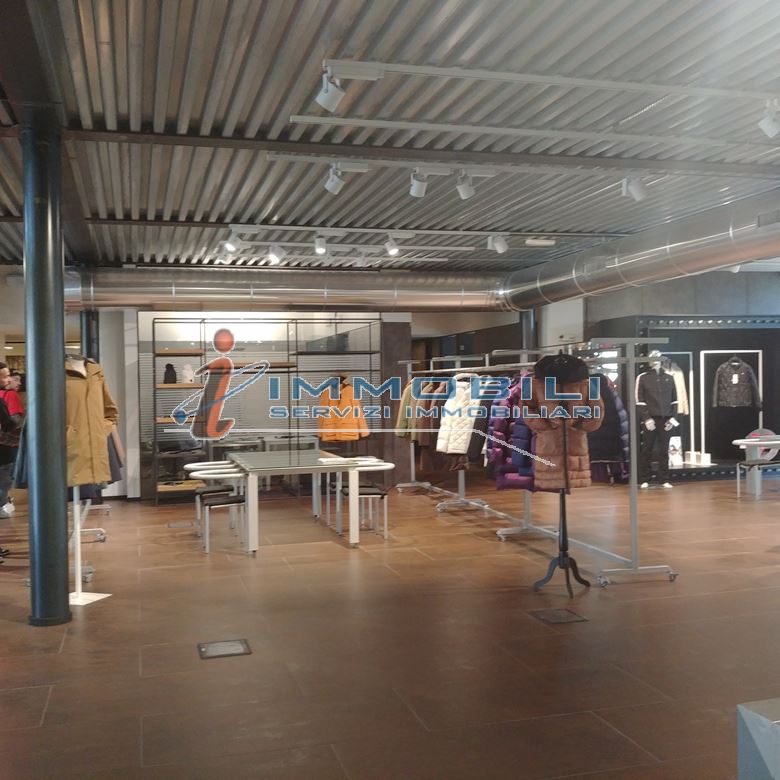 Immagine 13 di Laboratorio in vendita  in VIA CANDIANI GIUSEPPE a Milano