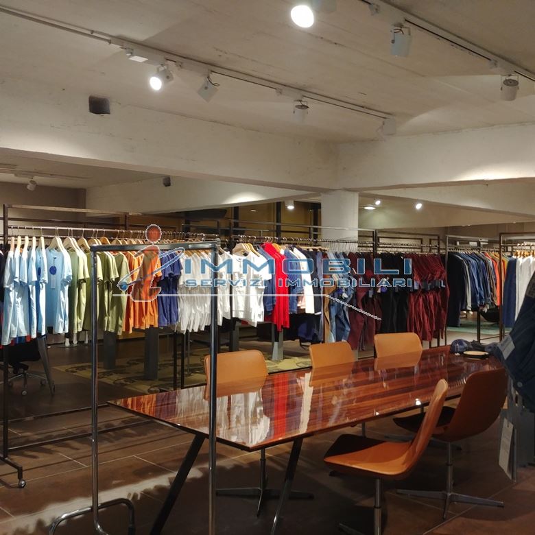 Immagine 2 di Ufficio in affitto  in VIA CANDIANI GIUSEPPE a Milano